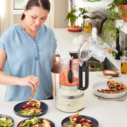 KitchenAid Πολυκόπτης Τροφίμων 2,1L με Πιεστήρα Τροφίμων, 3 Ταχύτητες και 2σε1 Σωλήνα Τροφοδοσίας 5KFP0921BAC Almond Cream