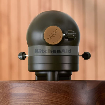 KitchenAid Artisan Μίξερ Tilt-Head 4.7L με Πλανητική Κίνηση, 10 Ταχύτητες και Μπολ από Ξύλο Καρυδιάς 5KSM180WSBEG Evergreen