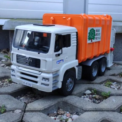 BRUDER 02772 MAN TGA Απορριμματοφόρο Οπίσθιας Φόρτωσης Πραγματική Δράση Καθαριότητας στο Παιχνίδι