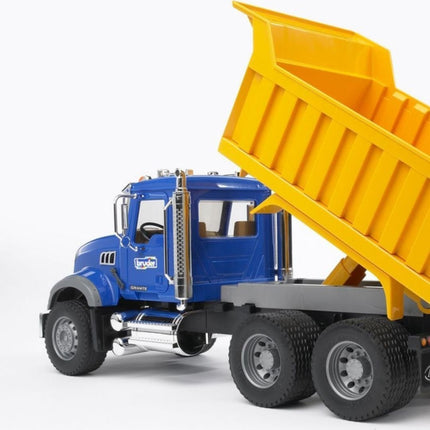 BRUDER 02815 MACK Granite Ανατρεπόμενο Φορτηγό για Κατασκευές και Αγροτικό Παιχνίδι, Ρεαλιστικό Παιχνίδι Κατασκευών για Μικρούς Μηχανικούς