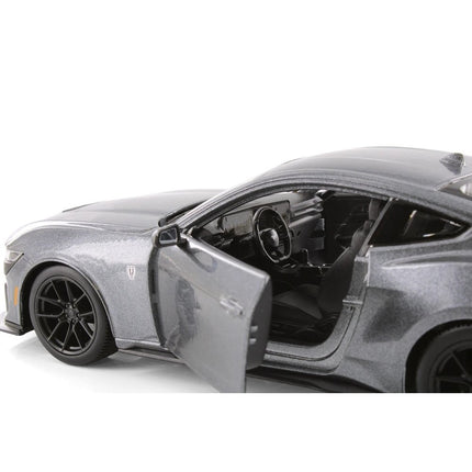 MAISTO Μινιατούρα Αυτοκινήτου Ford Mustang Dark Horse 2024 1:24, 32925GY Μεταλλικό Γκρι, 3+ Ετών