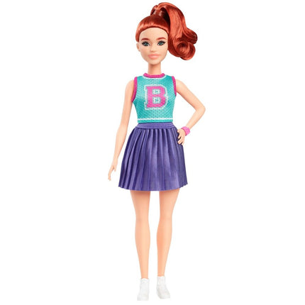 Mattel Barbie Fashionistas 232 Κούκλα Cheerleader με Κόκκινα Μαλλιά, Αθλητική Μπλούζα & Μωβ Πλισέ Φούστα HYT90, 3+ Ετών