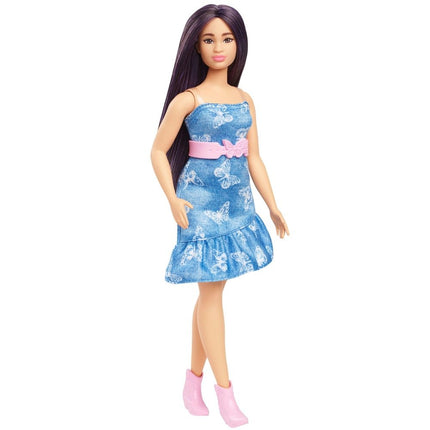 Mattel Barbie Fashionistas 231 Κούκλα με Μωβ Μαλλιά, Τζιν Φόρεμα με Πεταλούδες & Ροζ Αξεσουάρ HYT89, 3+ Ετών