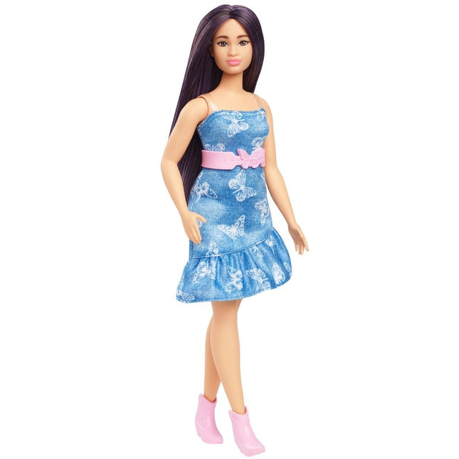 Mattel Barbie Fashionistas 231 Κούκλα με Μωβ Μαλλιά, Τζιν Φόρεμα με Πεταλούδες & Ροζ Αξεσουάρ HYT89, 3+ Ετών
