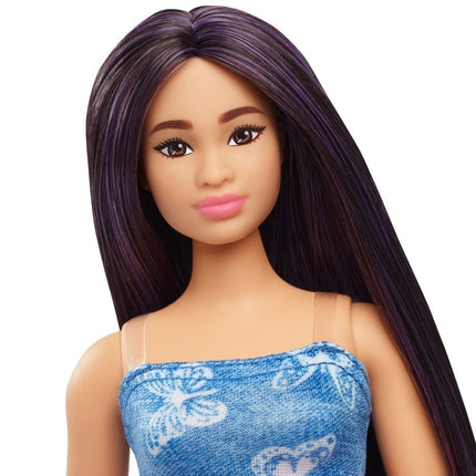 Mattel Barbie Fashionistas 231 Κούκλα με Μωβ Μαλλιά, Τζιν Φόρεμα με Πεταλούδες & Ροζ Αξεσουάρ HYT89, 3+ Ετών