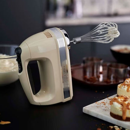 KitchenAid Μίξερ Χειρός 85W 9 Ταχυτήτων με Απαλή Εκκίνηση και Αξεσουάρ από Ανοξείδωτο Ατσάλι 5KHM9212BAC Almond Cream
