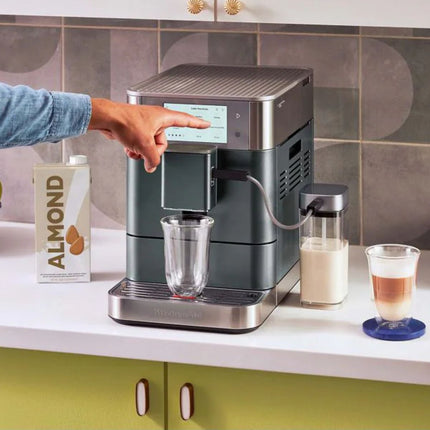 KitchenAid KF8 Πλήρως Αυτόματη Μηχανή Espresso με Δοχείο Γάλακτος, Οθόνη Αφής, 7 Ρυθμίσεις Άλεσης και 40+ Συνταγές 5KES8558BJP Juniper