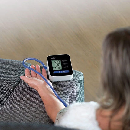 Braun ExactFit™ 1 BUA5000 Πιεσόμετρο Μπράτσου, Κλινικά Επικυρωμένο, Μεγάλη Οθόνη &amp; Universal Περιχειρίδα