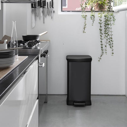 CURVER Κάδος Απορριμμάτων 50L με Πεντάλ &amp; Silent Καπάκι, Κομψός Μεταλλικός Σχεδιασμός