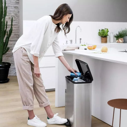 Curver Deco Κάδος Απορριμμάτων 65L με Πεντάλ, Ασημί, Με Soft Close &amp; Anti-Fingerprint Επένδυση