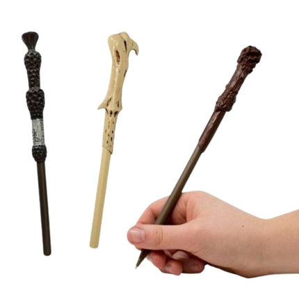 Harry Potter Triple Wand Σετ Στυλό σε Σχήμα Ραβδιών με Έμβλημα Hogwarts 3+ Ετών