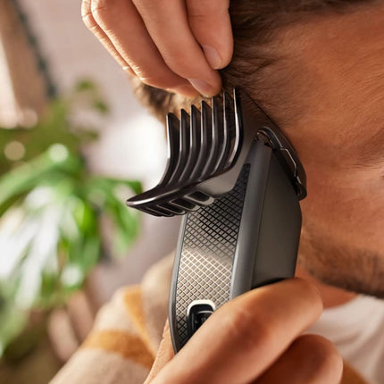 PHILIPS  Series 3000 Επαναφορτιζόμενη Κουρευτική Μηχανή Μαλλιών & Γενιών με 13 Ρυθμίσεις Μήκους 0.5-23mm, Τεχνολογία DuraPower, Trim-n-Flow, DuraPower & έως 45 Λεπτά Χρόνο Λειτουργίας HC3525/15