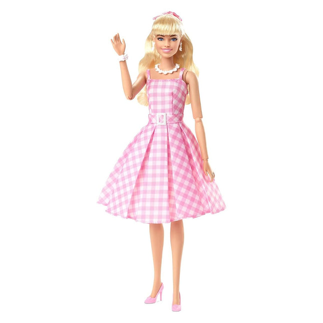 Barbie The Movie Συλλεκτική Κούκλα με Ροζ Καρό Φόρεμα και Κολιέ Μαργαρίτες HPJ96 3+ Ετών