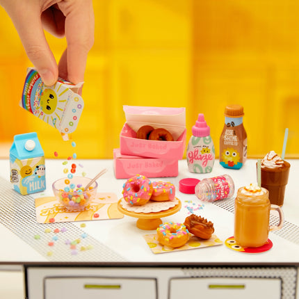 MGA Miniverse Make It Mini Food Diner Series 2A Σετ Δημιουργίας Μινιατούρας Φαγητού DIY σε Συσκευασία Έκπληξη, 8+ Ετών
