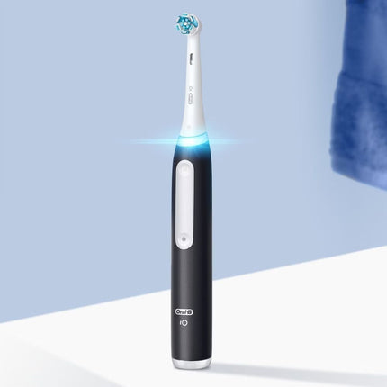 ORAL-B iO3 DUO Ηλεκτρική Οδοντόβουρτσα Μαύρο &amp; Μπλε με Αισθητήρα Πίεσης και Θήκη Ταξιδίου (2 Τεμάχια)