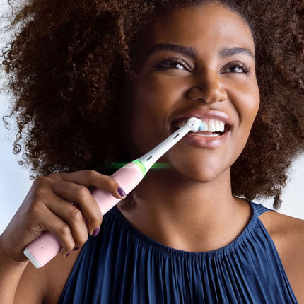 Oral-B iO Series 3 Επαναφορτιζόμενη Ηλεκτρική Οδοντόβουρτσα Magnetic με 3 Λειτουργίες Καθαρισμού & Έξυπνο Αισθητήρα Πίεσης, Ροζ