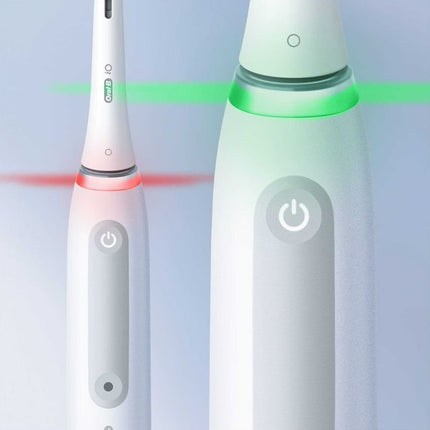 ORAL-B iO4 Ηλεκτρική Οδοντόβουρτσα Λευκή με 4 Λειτουργίες Καθαρισμού και Θήκη Ταξιδίου