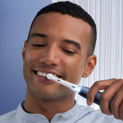ORAL-B iO7 Ηλεκτρική Οδοντόβουρτσα Μπλε με 5 Λειτουργίες Καθαρισμού και Έξυπνο Αισθητήρα Πίεσης