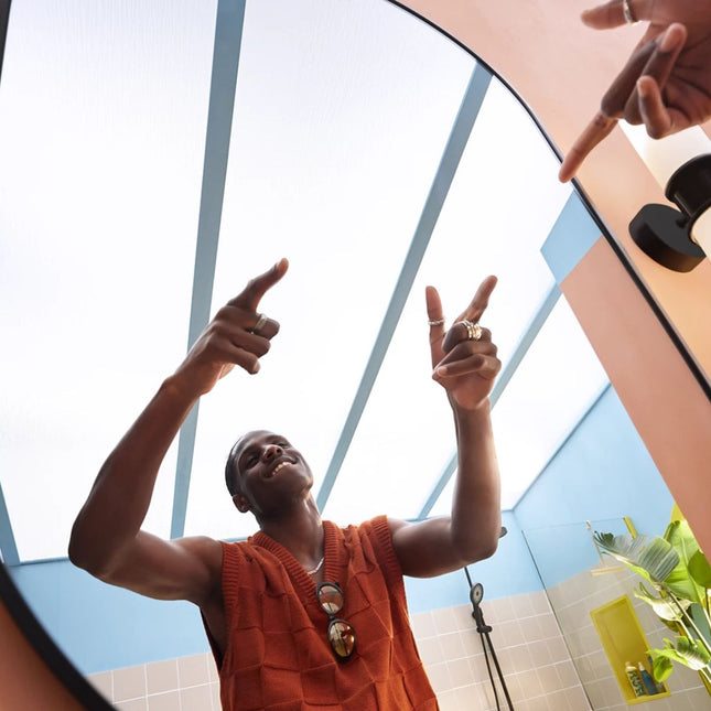 Philips OneBlade Intimate Γυναικεία Επαναφορτιζόμενη Ξυριστική και Τριμαριστική Συσκευή με Λεπίδα SkinProtect, Χτένα, Γάντι & Αυτονομία έως 30 Λεπτά QP1924/24 Άσπρο