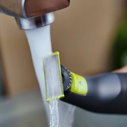 PHILIPS OneBlade Pro 360 Επαναφορτιζόμενη Κουρευτική Μηχανή με Λεπίδα 360°, Χτενάκι ακριβείας 14 θέσεων 0.4 -10 mm, Wet & Dry Χρήση & έως 90 Λεπτά Χρόνο Λειτουργίας QP6541/15