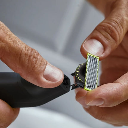 PHILIPS One Blade Pro 360 Επαναφορτιζόμενη Ξυριστική Μηχανή Σώματος & Προσώπου με Πρωτοποριακή Λεπίδα 360°, 14 Ρυθμίσεις Μήκους 0,4-10 mm, Αδιάβροχο, Τεχνολογία Διπλής Προστασίας & έως 90 Λεπτά Λειτουργίας QP6542/15