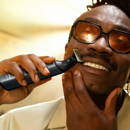 PHILIPS OneBlade Pro 360 Επαναφορτιζόμενη Κουρευτική Μηχανή Σώματος & Προσώπου με Λεπίδα 360°, 14 Ρυθμίσεις Μήκους 0,4-10 mm, Αδιάβροχο, Τεχνολογία Διπλής Προστασίας & έως 120 Λεπτά Λειτουργίας QP6551/15