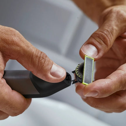 PHILIPS OneBlade Pro 360 Επαναφορτιζόμενη Κουρευτική Μηχανή Σώματος & Προσώπου με Λεπίδα 360°, 14 Ρυθμίσεις Μήκους 0,4-10 mm, Αδιάβροχο, Τεχνολογία Διπλής Προστασίας & έως 120 Λεπτά Λειτουργίας QP6551/15