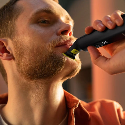 PHILIPS OneBlade Pro 360 Επαναφορτιζόμενη Κουρευτική Μηχανή Σώματος & Προσώπου με Λεπίδα 360°, 20 Ρυθμίσεις Μήκους 0,4-10 mm, Αδιάβροχο, Τεχνολογία Διπλής Προστασίας & έως 120 Λεπτά Λειτουργίας QP6552/15