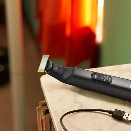 PHILIPS OneBlade Pro 360 Επαναφορτιζόμενη Κουρευτική Μηχανή Σώματος & Προσώπου με Λεπίδα 360°, 20 Ρυθμίσεις Μήκους 0,4-10 mm, Αδιάβροχο, Τεχνολογία Διπλής Προστασίας & έως 120 Λεπτά Λειτουργίας QP6552/15