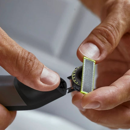 PHILIPS OneBlade Pro 360 Επαναφορτιζόμενη Κουρευτική Μηχανή Σώματος & Προσώπου με Λεπίδα 360°, 20 Ρυθμίσεις Μήκους 0,4-10 mm, Αδιάβροχο, Τεχνολογία Διπλής Προστασίας & έως 120 Λεπτά Λειτουργίας QP6552/15