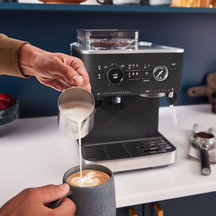 KitchenAid Ημιαυτόματη Μηχανή Espresso 15bar με Ενσωματωμένο Μύλο και Αντλία 5KES6551BBK Cast Iron Black