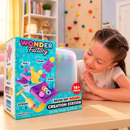 Wonder Factory Creation Station Playset Εργαστήριο Πλαστελίνης με 3 Βαζάκια Never Dry Dough, Σφραγίδες & Εργαλεία Δημιουργίας 595090-EUC, 3+ Ετών